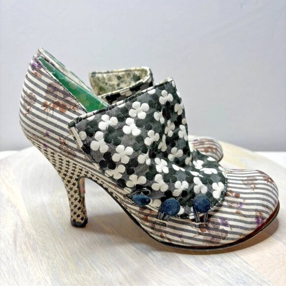 Irregular Choice Heels. Size 6.5 Black/ White/ Flowers - Picture 5 of 8
